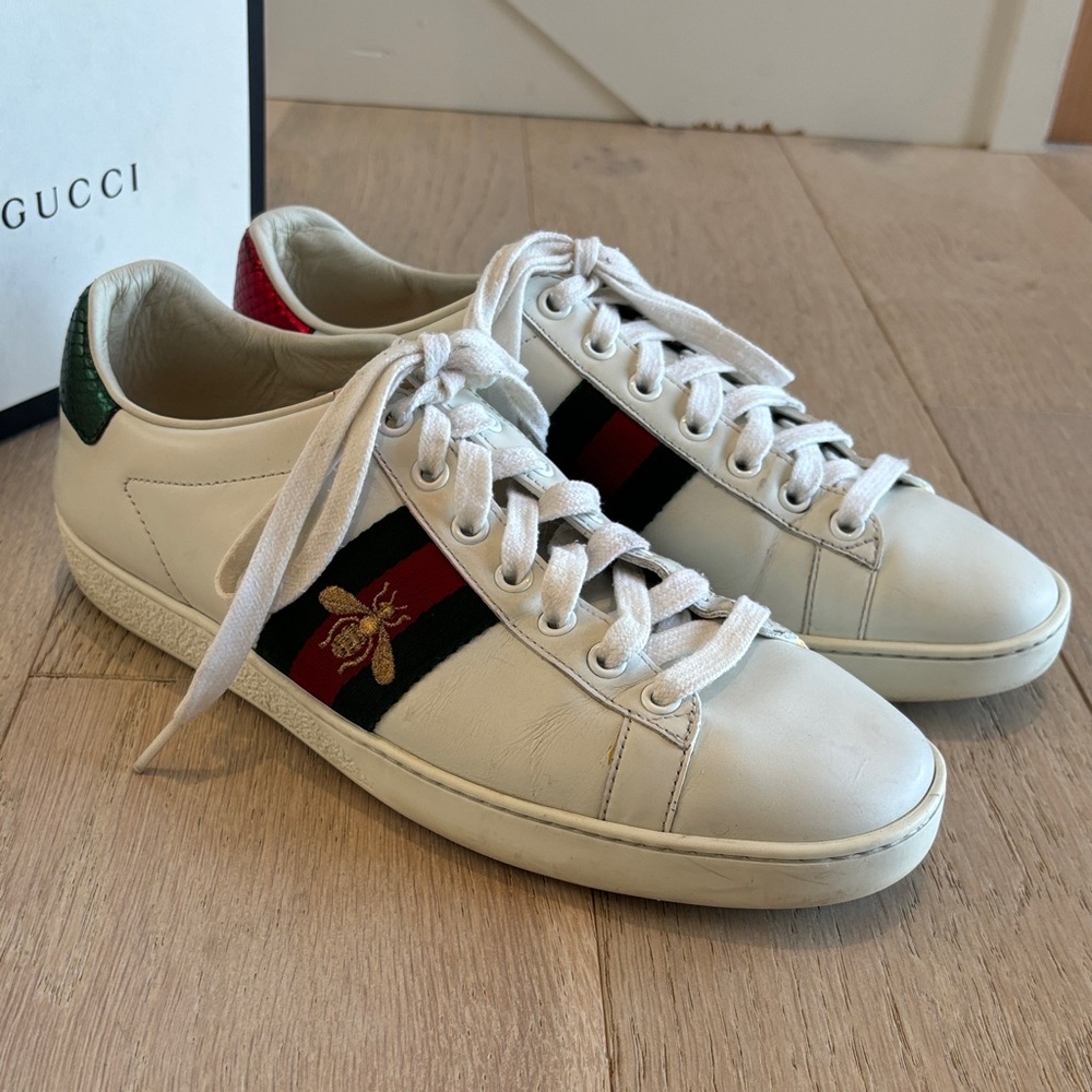 Gucci ACE Women's White Sneakers with Red and Green Details - Picture 3 of 11